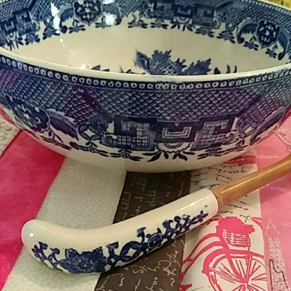 oriental blue Other - Oriental Blue Ceramic Serving & Spoon